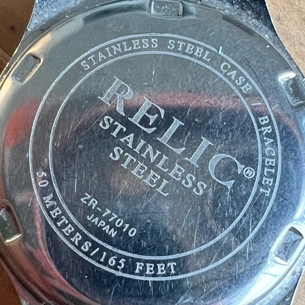 Relic ladies silver tone bracelet fashion watch NEW BATTERY